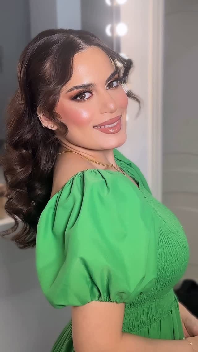 Post 7 by TOLA MAKEUP ARTIST ✨ on Instagram (video)