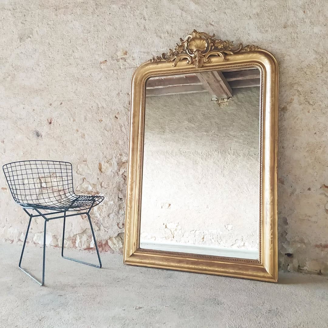 Post 9 by Miroirs anciens on Instagram (carousel)