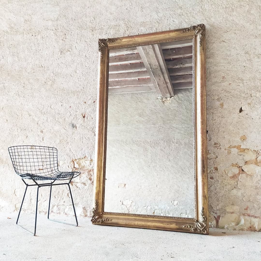 Post 8 by Miroirs anciens on Instagram (carousel)