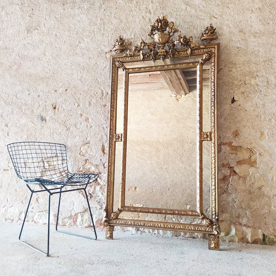 Post 5 by Miroirs anciens on Instagram (carousel)