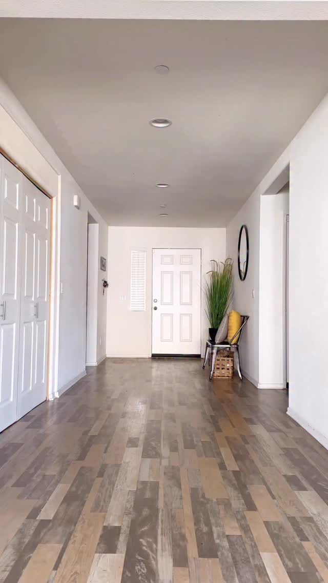 Post 1 by Jannique Mosely on Instagram (video)