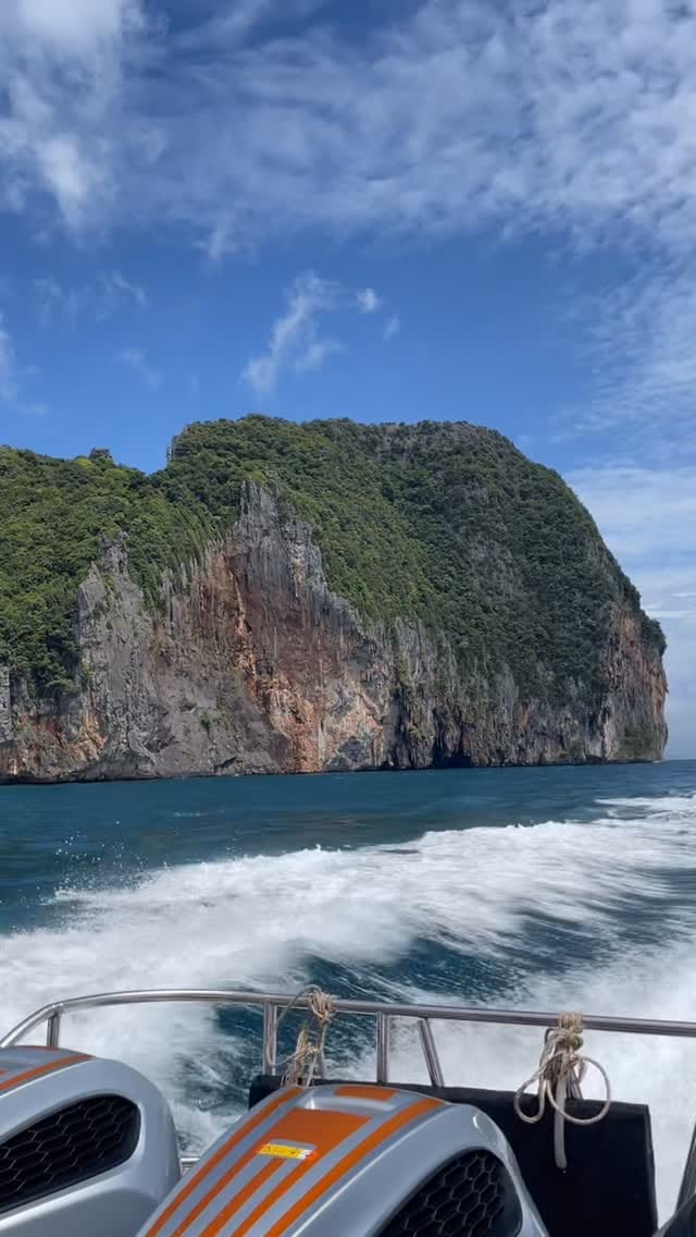 Post 8 by hena khan ✈️ on Instagram (video)