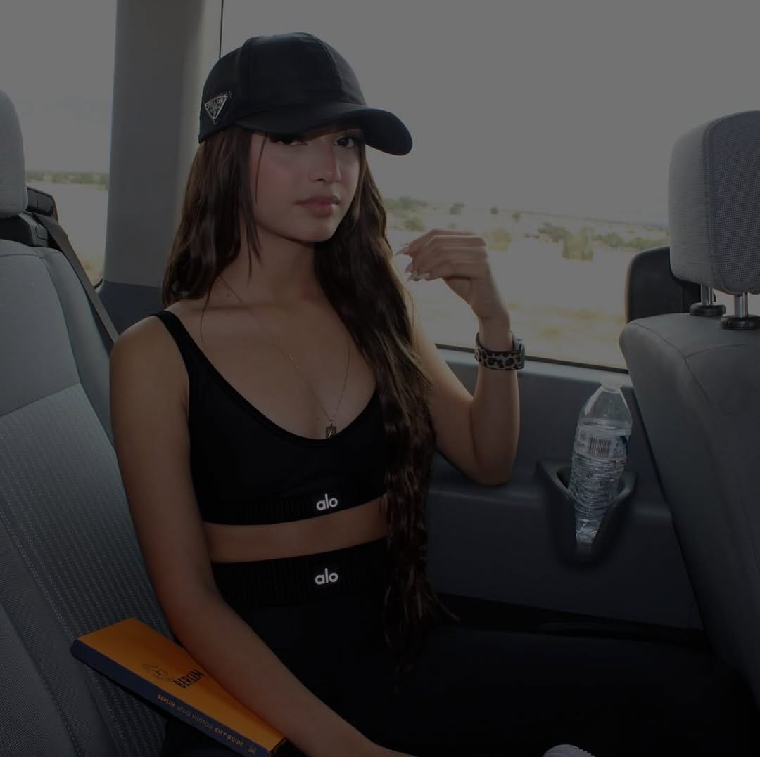 Post 5 by ℳ𝑒𝓁𝒶𝓃𝓎 𝒱𝒶𝓇𝑒𝓁𝒶 on Instagram (carousel)