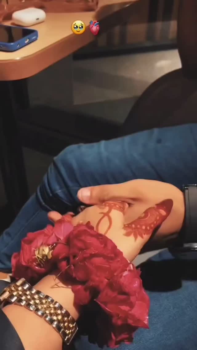Post 2 by Aynoor | Hindi Shayari on Instagram (video)