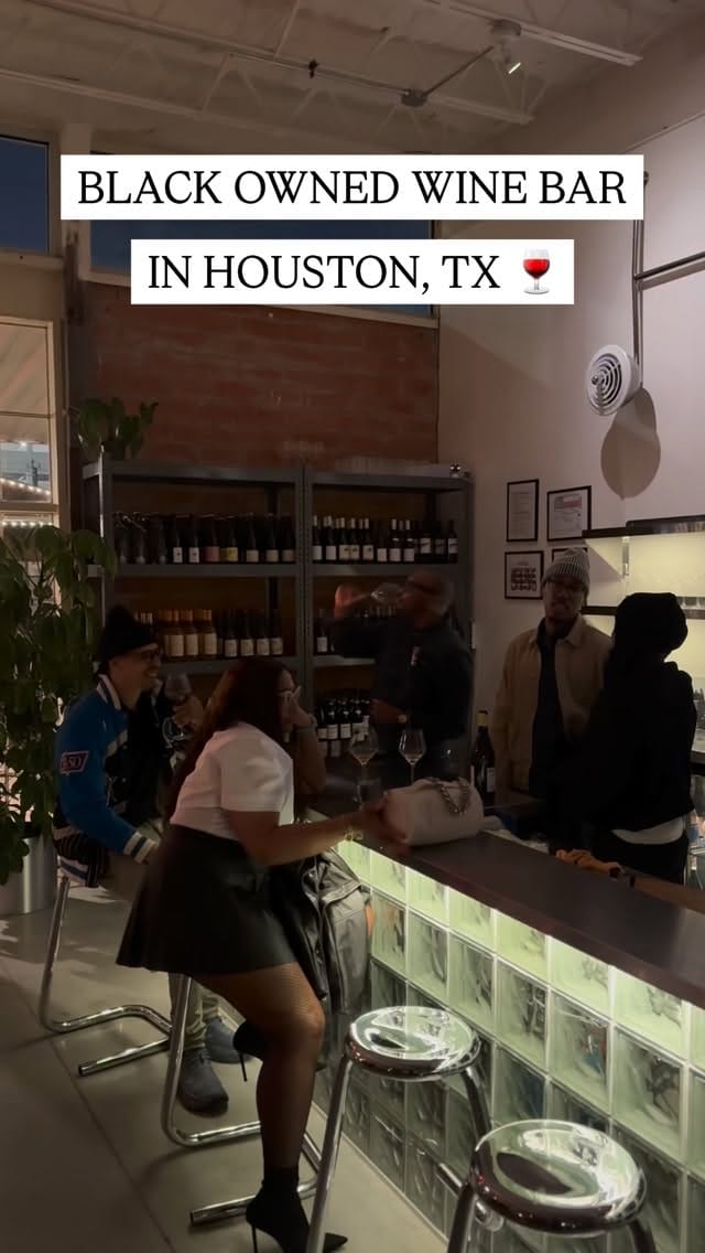 Post 6 by Lauren Washington on Instagram (video)