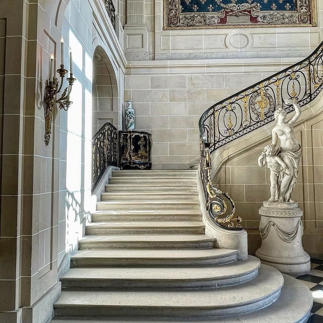 Post 3 by Emanuela on Instagram (image)
