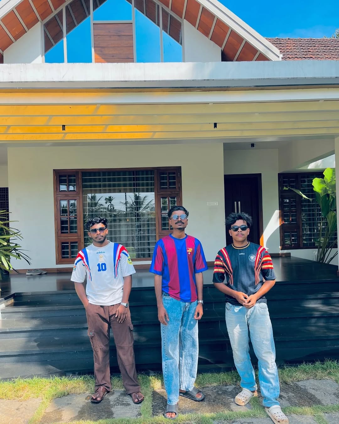 Post 9 by 𝗠𝗔𝗟𝗗𝗜𝗡𝗜 on Instagram (image)
