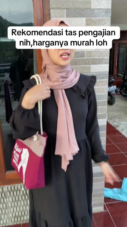 Post 9 by Queen Fahion Store on TikTok (video)