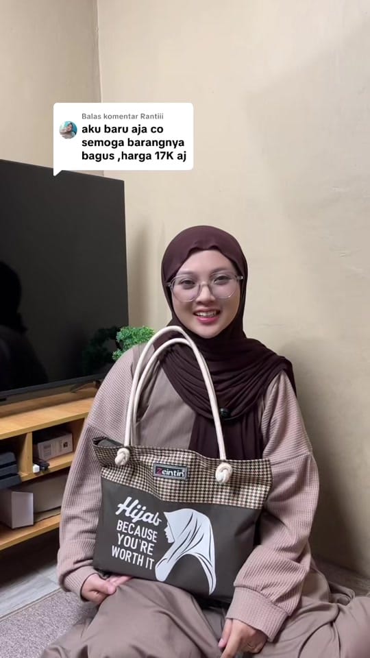 Post 5 by Queen Fahion Store on TikTok (video)