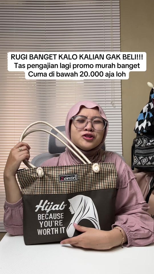 Post 1 by Queen Fahion Store on TikTok (video)