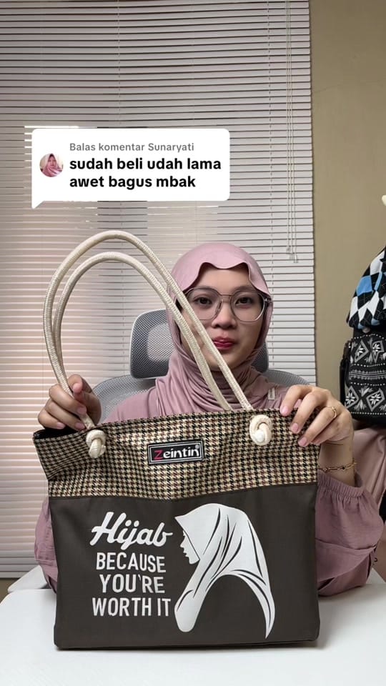 Post 2 by Queen Fahion Store on TikTok (video)