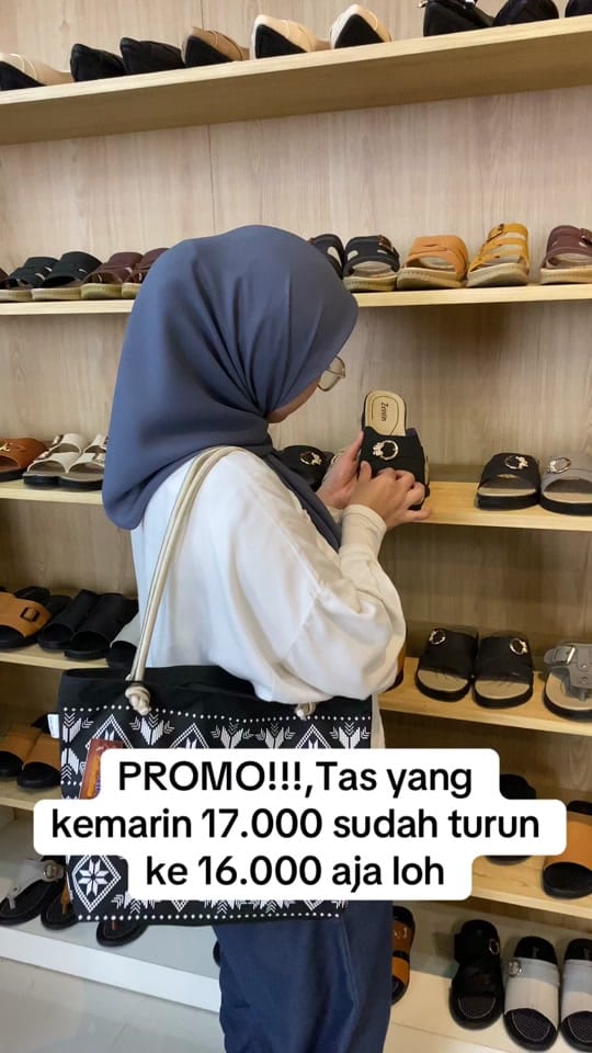 Post 8 by Queen Fahion Store on TikTok (video)