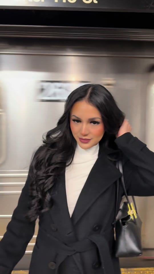 Post 2 by Samantha on TikTok (video)