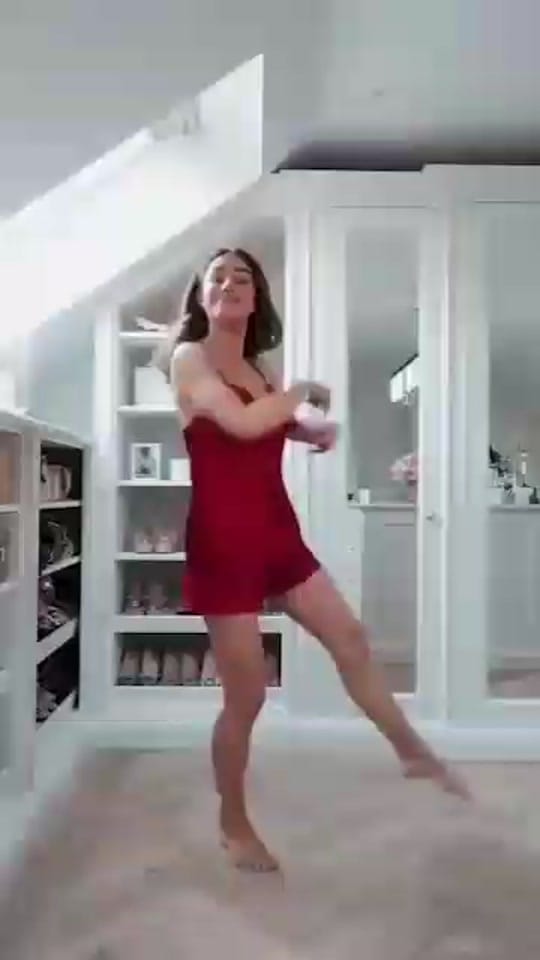 Post 8 by Fashion Trends on TikTok (video)