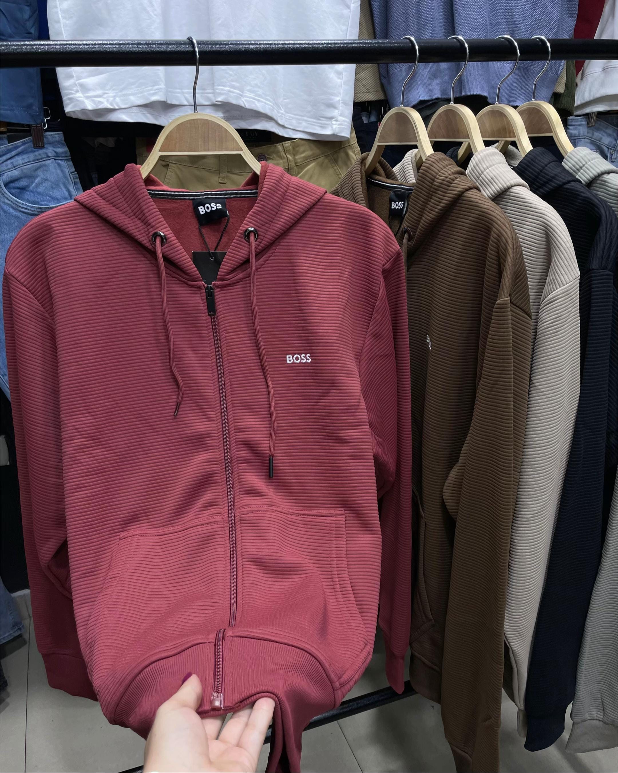 Post 6 by Rossini.store on TikTok (video)