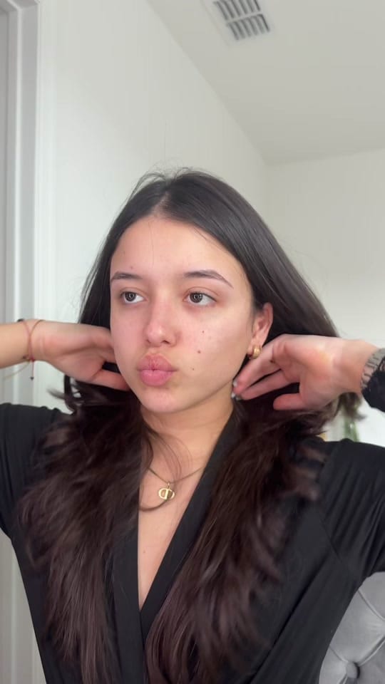 Post 2 by ari🍒💋 on TikTok (video)