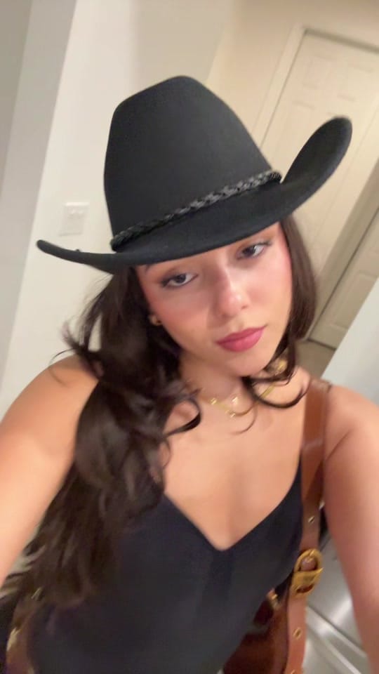 Post 1 by ari🍒💋 on TikTok (video)