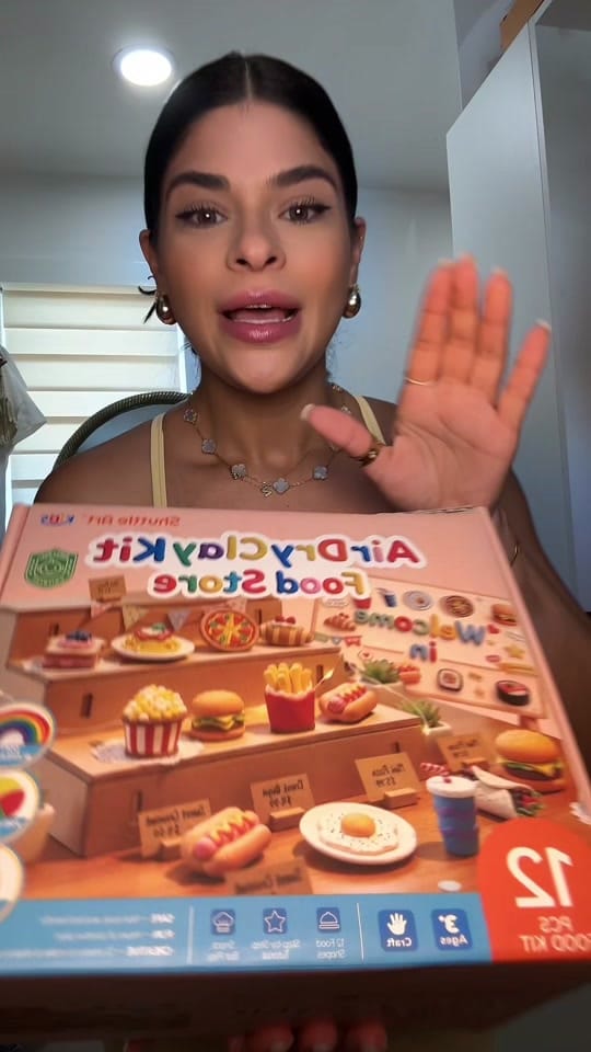 Post 6 by Helen Rodriguez on TikTok (video)