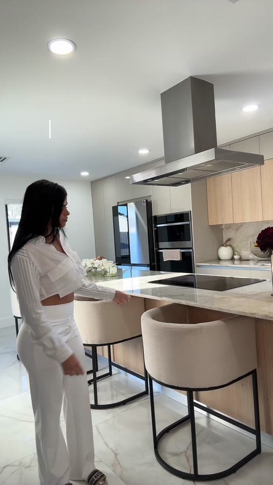 Post 8 by Helen Rodriguez on TikTok (video)