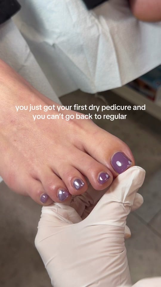 Post 5 by Nail Art House on TikTok (video)