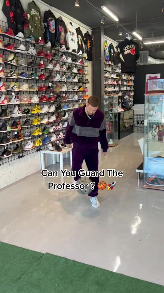 Post 5 by Sole World on TikTok (video)