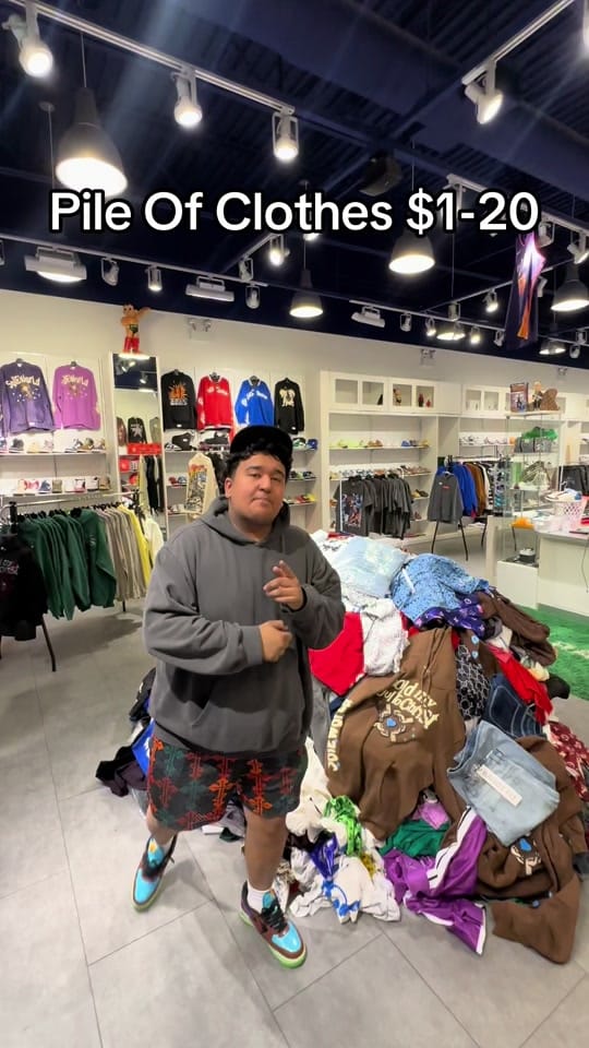 Post 1 by Sole World on TikTok (video)