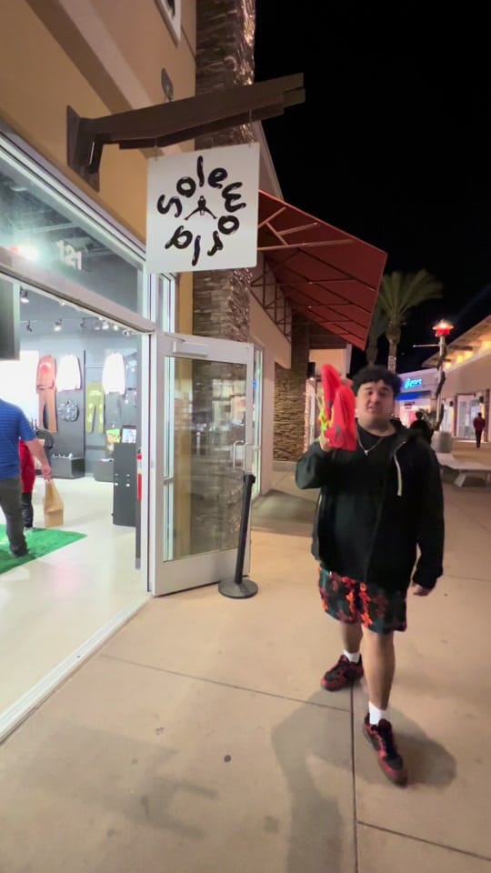 Post 2 by Sole World on TikTok (video)
