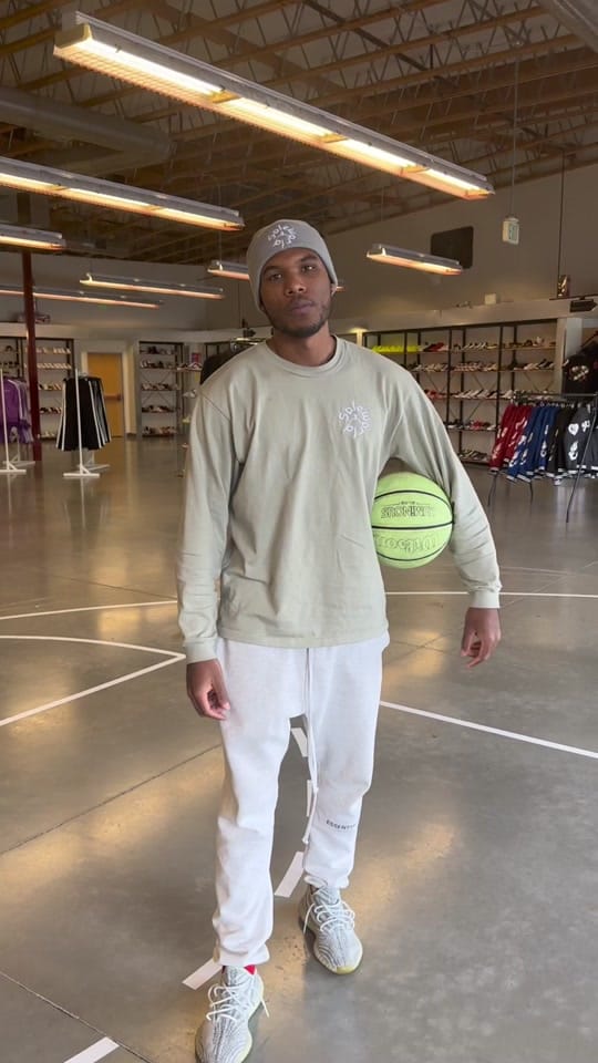 Post 3 by Sole World on TikTok (video)