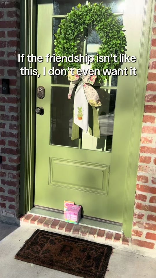 Post 5 by Britt Bou on TikTok (video)