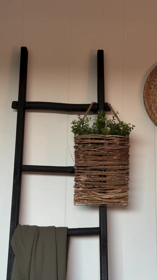 Post 4 by Mikayla Mendes on TikTok (video)