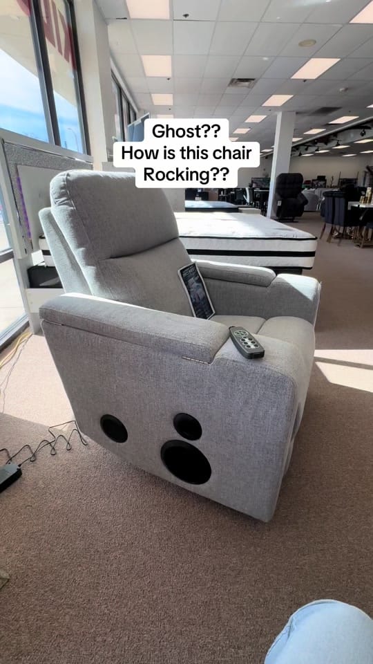 Post 2 by The Furniture Girl on TikTok (video)