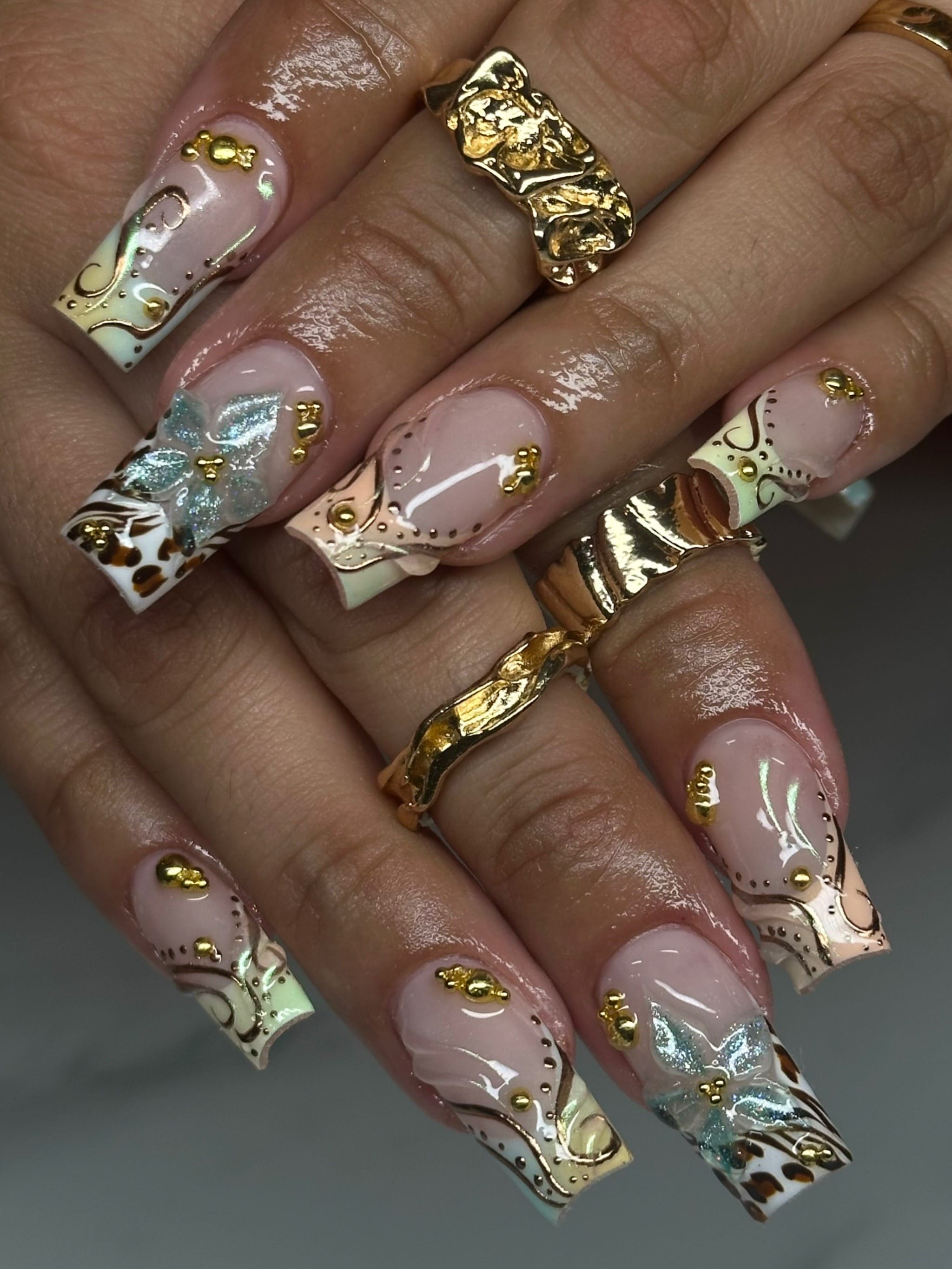 Post 3 by Nails By Thalia on TikTok (video)