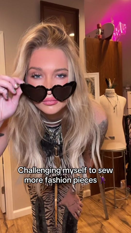 Post 7 by Chloe Nachè Art on TikTok (video)