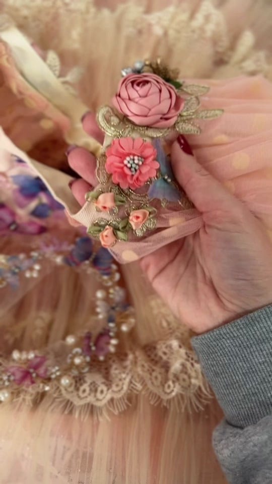 Post 1 by Cora and Violet on TikTok (video)