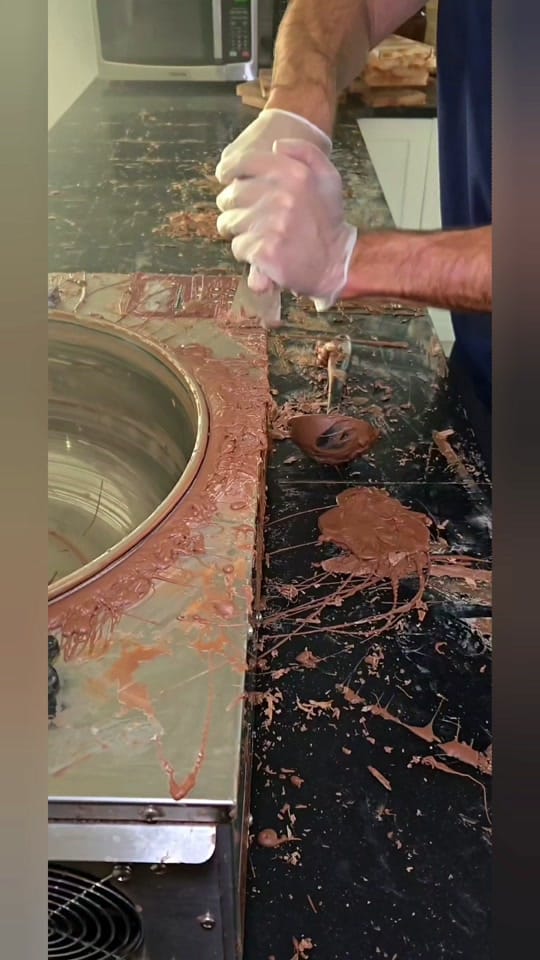 Post 2 by Dubai Chocolate USA on TikTok (video)