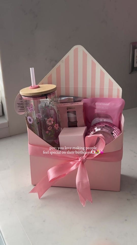 Post 9 by Valeria Helena on TikTok (video)