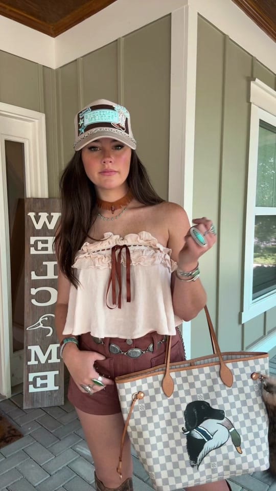 Post 7 by Avery Love on TikTok (video)