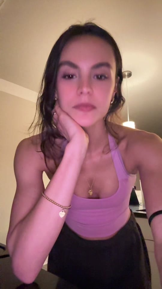 Post 7 by valentinaafm00 on TikTok (video)