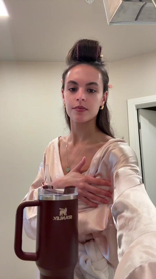 Post 3 by valentinaafm00 on TikTok (video)