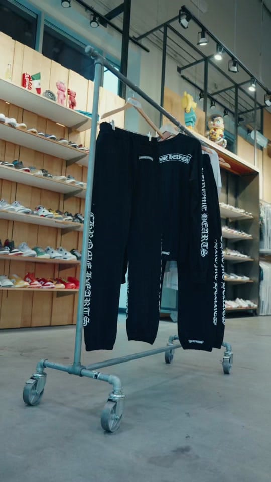 Post 7 by heavensneakershop on TikTok (video)