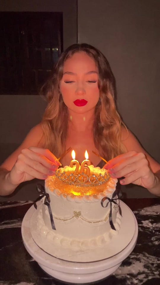 Post 10 by Nadia Vimercat on TikTok (video)