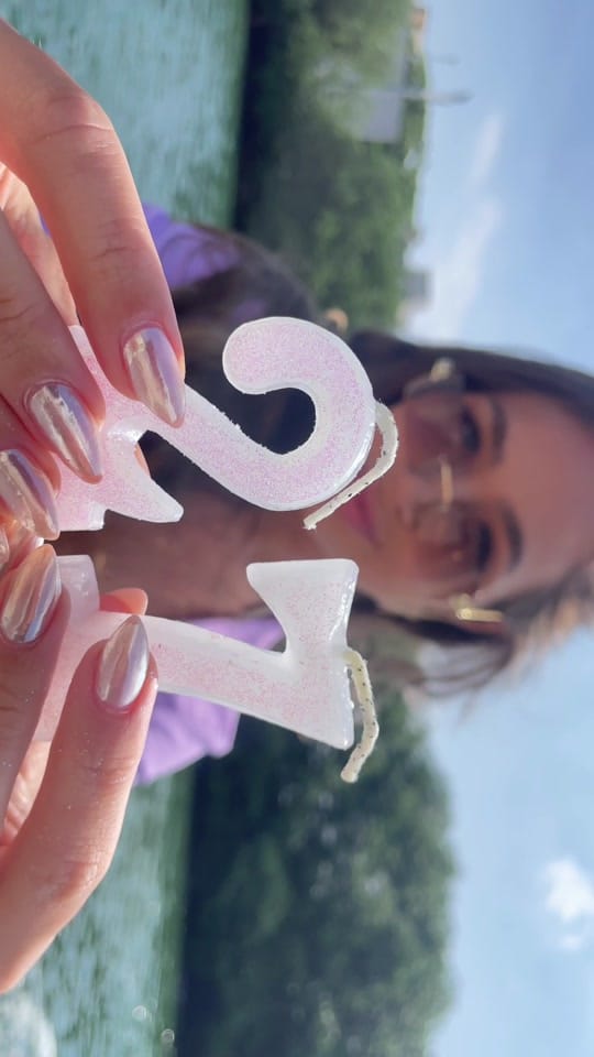 Post 6 by Nadia Vimercat on TikTok (video)