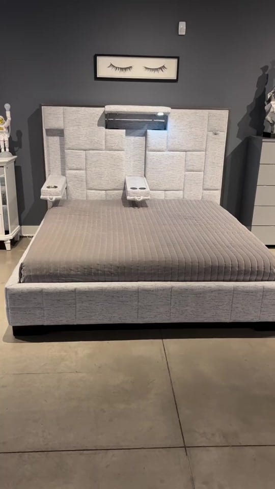 Post 8 by Luxury Decor shop on TikTok (video)