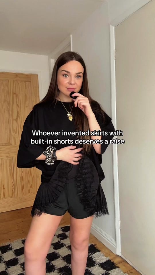 Post 2 by Lily Melrose 🖤 on TikTok (video)