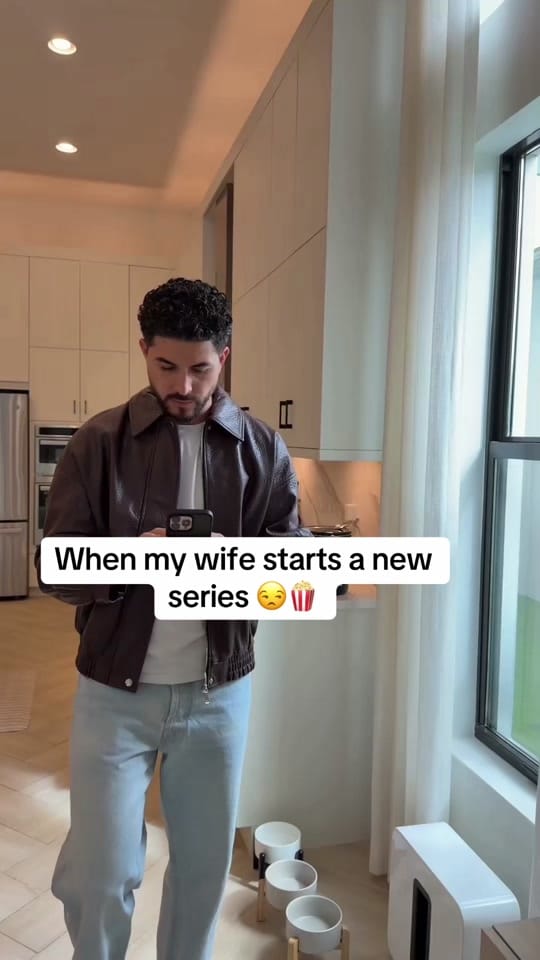 Post 6 by Espe & Sebas on TikTok (video)