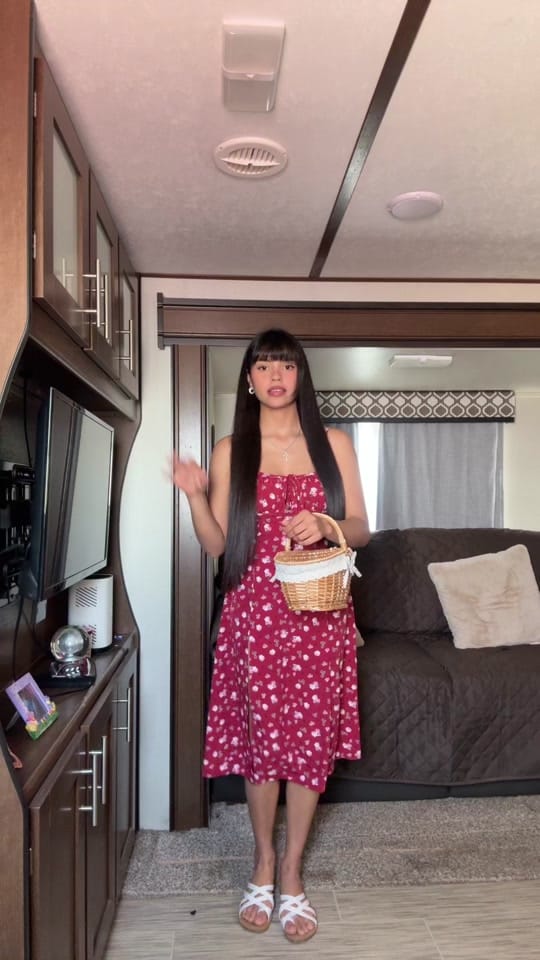 Post 2 by Hellen Calix on TikTok (video)
