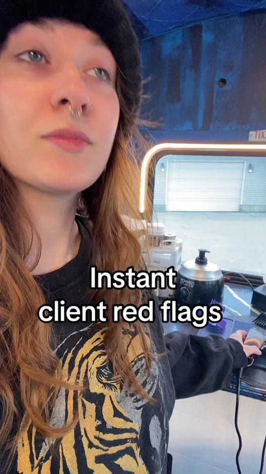 Post 3 by Moone Light Fades on TikTok (video)