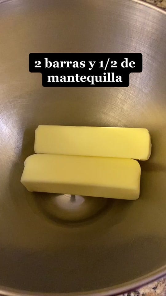 Post 10 by Kamila Cakes on TikTok (video)
