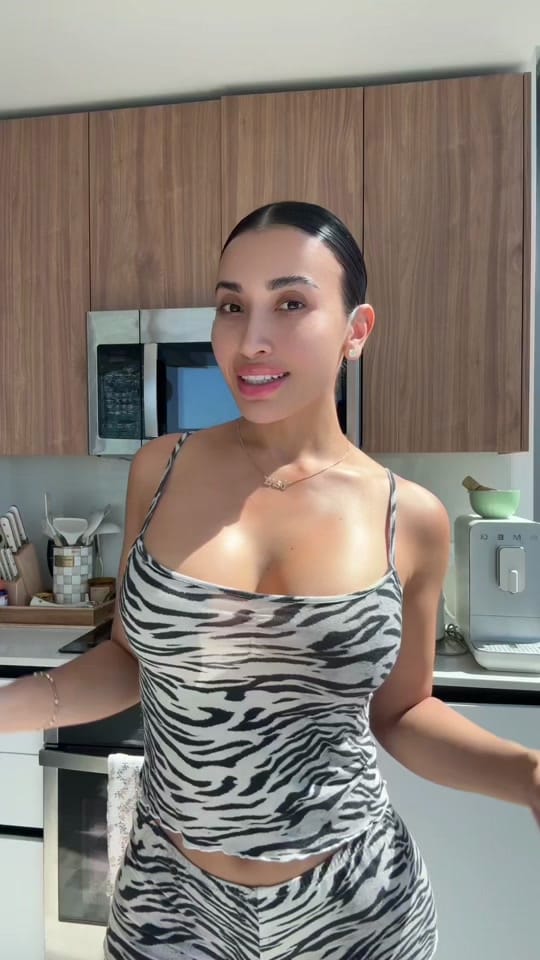 Post 6 by Alex bravo on TikTok (video)