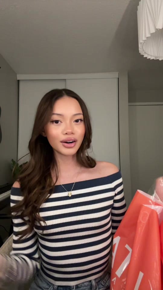Post 7 by Venus Nova on TikTok (video)